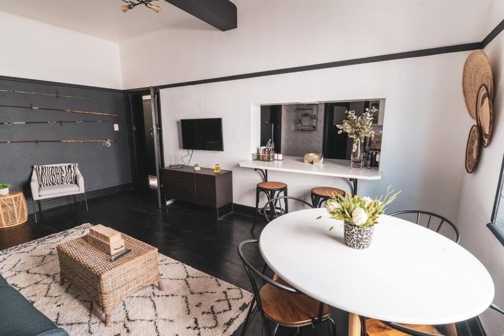 Cozy One-Bedroom In The Heart Of Sea Point Kaapstad Buitenkant foto
