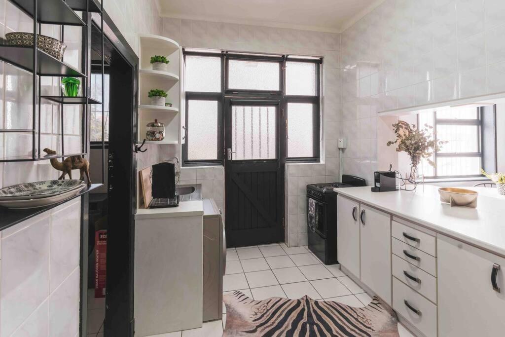 Cozy One-Bedroom In The Heart Of Sea Point Kaapstad Buitenkant foto