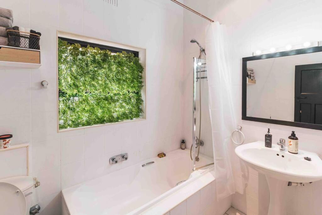 Cozy One-Bedroom In The Heart Of Sea Point Kaapstad Buitenkant foto